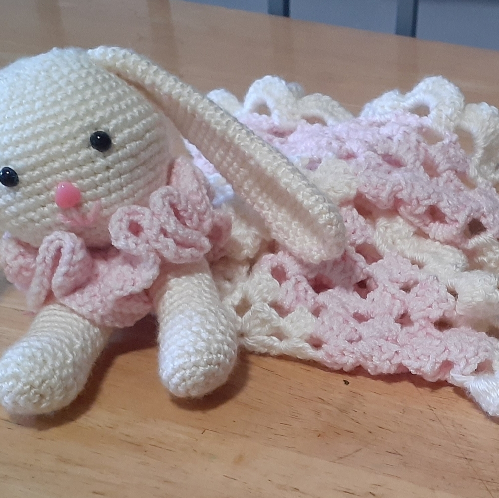 Amigurumi bunny snuggie